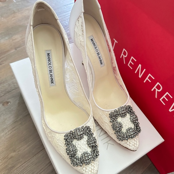Manolo Blahnik Hangisi White Lace Bridal Heels - Picture 1 of 3